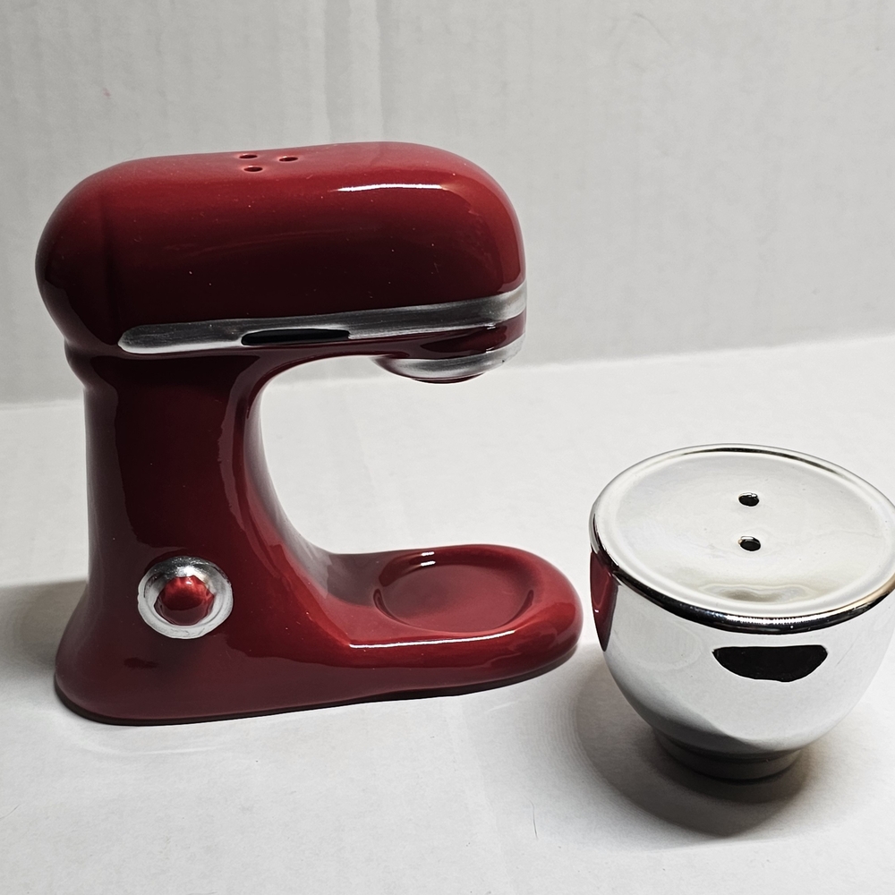 Miniature Salt And Pepper Shaker . Red Mixer. - Picture 4 of 5